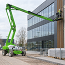Knikarmhoogwerker 20,8 meter bij gevelwerk